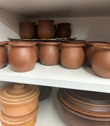 Digər dəstlər və servizlər: Saxsı qablar satılır.Pitiqabı,qatıqqabı,yeməkqabı,bakal.Çeşidlər — 3
