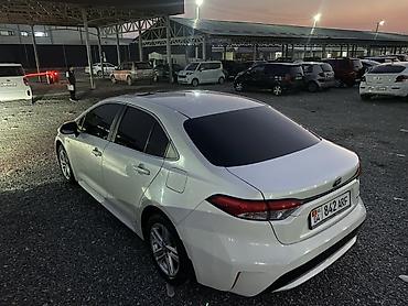 roewe ei5: Toyota Corolla: 2019 г., 1.8 л, Автомат, Гибрид, Седан — 2