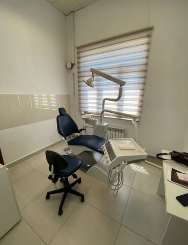 стоматологическое кресло в аренду: Стоматолог