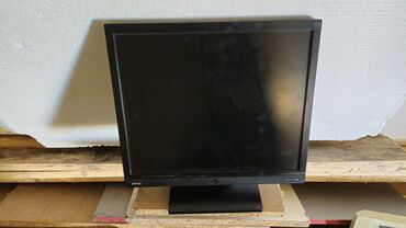 Monitorlar: Fərqli ölçülü və formalı kompüter monitorları. İstər ev, istərsə də — 4