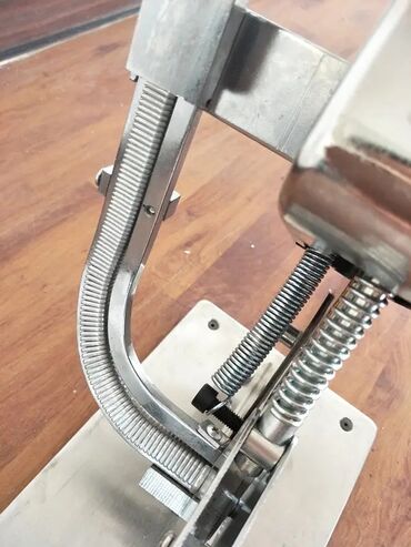 Kolbasa, sosiska aparatları: Kolbasa, toyuq paketləri, meyvə- tərəvəz setkaları ağzını bağlıyan — 7