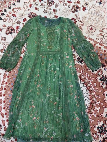Платья: Продаю. 1.Зеленое платье 👗 производство Турция,в отличном состоянии