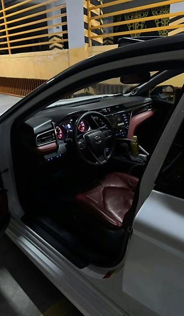 mercedes e200: Сдается Toyota Camry 70 по суточно, по часовой. 18+, без прав — 4