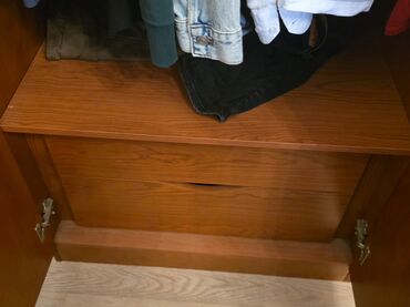 Yataq otağı dəstləri: Yataq otağı mebel dəsti Tərkibi:Taxta - Geniş qarderob: çox bölməli — 7