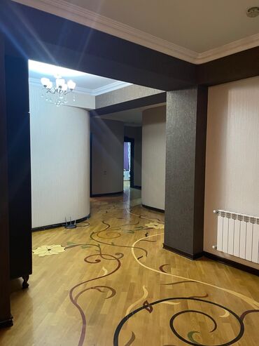 квартиры в кредит в баку: Bakı, 9-cu mikrorayon, 3 otaqlı, Köhnə tikili, m. Memar Əcəmi, 127 kv. m