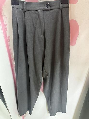 bež pantalone: Sive pantalone FH Brand Belgrade - Klasičan, ravniji kroj sa dubljim — 1