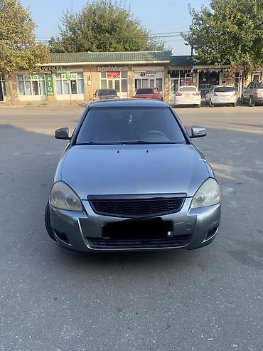 Lada Priora sedan - Korpus: 4 qapılı sedan, boz/metallik rəng -