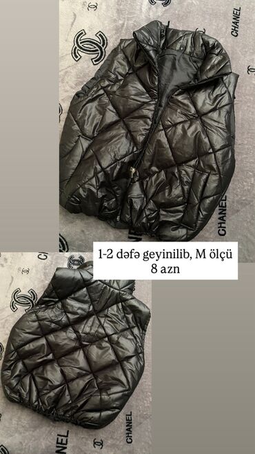 pişikli qadın köynəkləri: İkinci əl geyimlər satılır. Qiymətlər üzərində yazılıb. İstəyən olsa