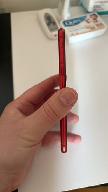 чехлы xs: IPhone SE 2020, Красный