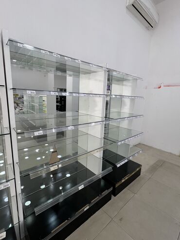 şüşəli vitrinlər: Magaza ucun vitrinler hundurluk 1.50 en 090 sm. Divar vitrinleri ise