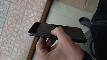ıphone 5se: IPhone 11, Qara, Face ID — 4