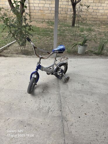 трехколесный велосипед с ручкой: Dörd təkərli Uşaq velosipedi 12"