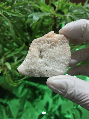 Dekorativ daşlar: İşıq keçirən Təbii Kvars daşı ✨💎 Qiymətlə bağlı maraqlananlar zəhmət — 6