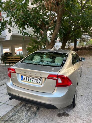 Οχήματα: Volvo : 2 l. | 2012 έ. | 184000 km. Λιμουζίνα