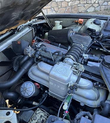 Моторы и детали моторов: Bmw m30b35 zbor mator işlək vəziyyətdə maşının üstündədir — 1