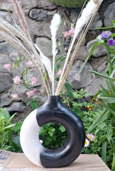 Vazalar: Bir vaza — 8