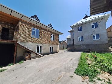 Продажа коттеджей и домов: ОРИЕНТИР Жапалак ОШ НООКАТ жолу Ак буура 1ден эки этаж времянкасы — 1