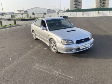грузовой автомобиль: Subaru Legacy B4 (седан), серебристый цвет, правый руль. Внешний