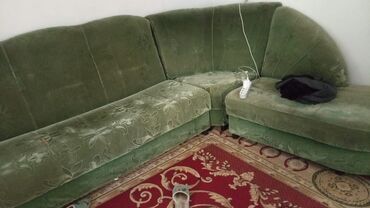 угловой диван раздвижной: Угловой диван, цвет - Зеленый, Б/у