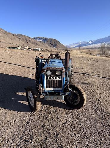 КУНы: Трактор Ford 1600 2WD с фронтальным погрузчиком мощностью в 25 — 9