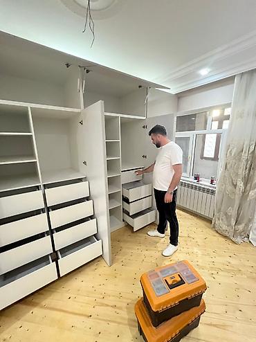 Sifarişlə dolablar: Düz dolab, Yataq otağı üçün, Paltar üçün, Açılan, Korpuslu, 5 qapı — 6