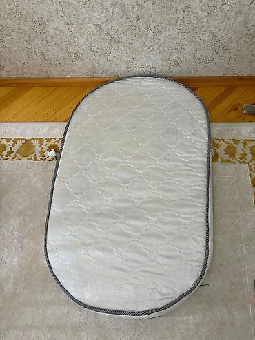 Beşiklər: Oval formalı ağ uşaq beşiyi və uyğun döşək dəsti - Material: ağ — 4