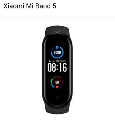 электронные весы: Фитнес-браслет Xiaomi Mi Band 5 выполнен в черном цвете и оснащен