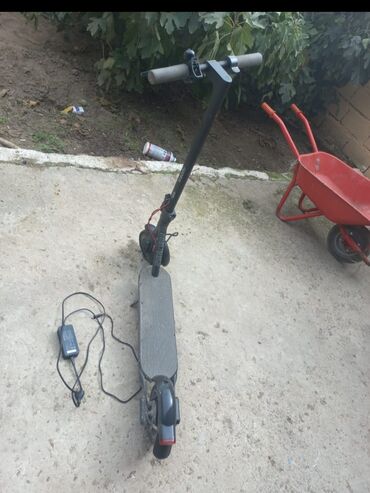 qaçış aparatı lalafo: Xiaomi elektrik skuter - Brend/model: Xiaomi (gövdədə loqo görsənir)