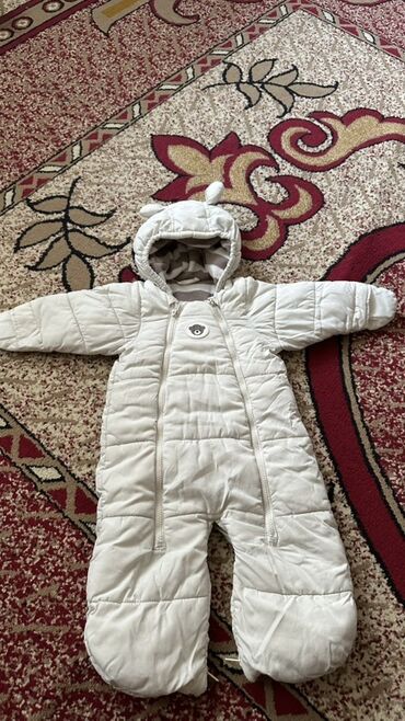 джинсовый комбез: Зимние комбенизоны Синий и белый новые 2000сом каждый Комбенизон с