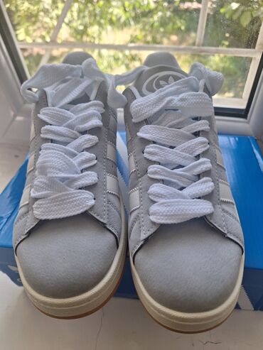 сникерс оптом цена бишкек: Кроссовки, 40, Adidas, Новый, цвет - Серый, Самовывоз