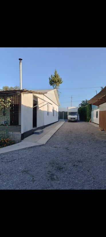 продаю дом в рабочий городок: Продаю коттеджный 4х комнатный дом. Зал, 3 спальни и кухня( кухонный