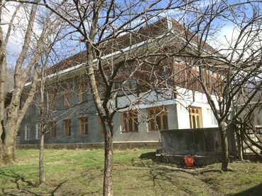 Otaqlar: 10 otaq, 304 kv. m, Orta təmir