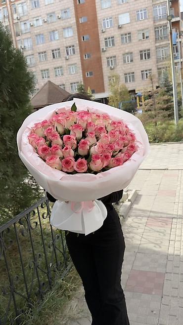 Дом и сад: Пышные композиции и букеты из роз в нежно‑розовой и кремовой гамме. - — 3