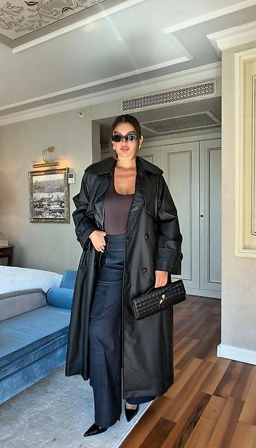 jakne djubretarci: Kožni mantil✨
Uni size 
5900 din e11 — 1
