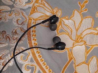 Qulaqcıqlar: Məhsul: Simli qulaqlıq (in-ear)Samsung AKG Xüsusiyyətlər: - 3.5 mm — 2