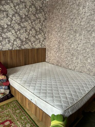 крават ош: Двуспальная кровать, Б/у, С матрасом, длина - 220 см