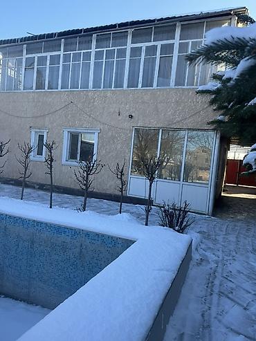 Продажа коттеджей и домов: Продается жилой дом с большим участком и бассейном. Характеристики: - — 23