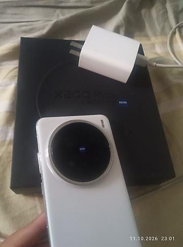 Vivo X200 Pro, Б/у, 256 ГБ, цвет - Белый, 1 SIM, 2 SIM, eSIM at lalafo.kg Vivo X200 Pro, Б/у, 256 ГБ, цвет - Белый, 1 SIM, 2 SIM, eSIM