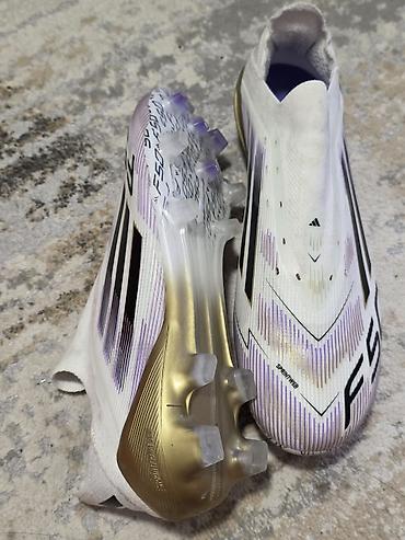 Футбольные бутсы adidas F50 сатылат 2 жолу кийилген. 2500 сомго