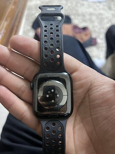 apple watch se3: Смарт-часы Apple Watch в черном цвете с черным спортивным ремешком — 2