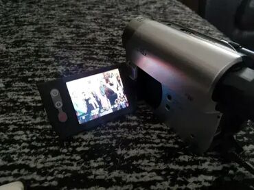 Video kamere: 1. Kamkorder Sony Handycam Dcr-Sx21 siva 2. Sony DCR-HC51E Camcorder — 13