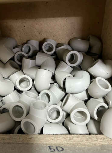 фитинги для пластиковых труб: Уголок (45°, 90°), Пластик