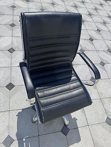 ikinci el ofis kreslosu: Yeni, Təkərli, Qolları tənzimlənmir, Süni dəri — 1
