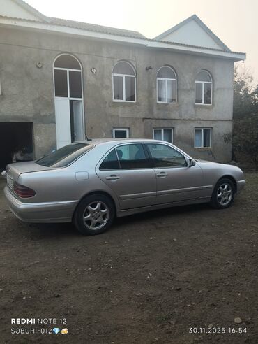 Mercedes-Benz: Mercedes-Benz E 220: 2.2 l | 2001 il Sedan — 5