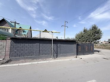 Үйлөрдү сатуу: 6 бөлмө жана андан көп, 100 м², 4 соток, Бишкек, Менчик ээси — 2