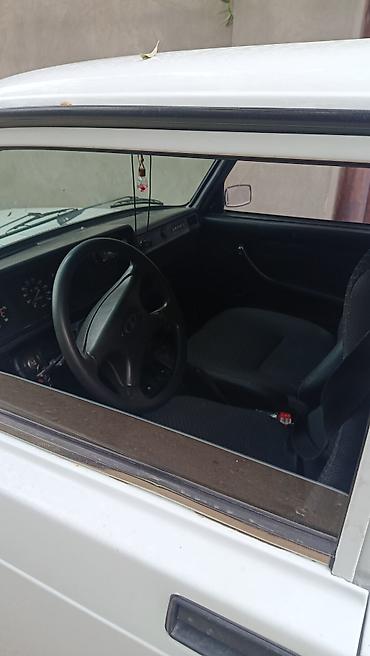 автомобил: LADA 2107 sedan təqdim olunur. Avtomobil klassik kvadrat kuzov — 5