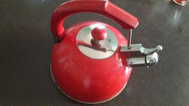 Чайники: Б/у, цвет - Красный, Чайник, Нержавеющая сталь, 2 л, Турция