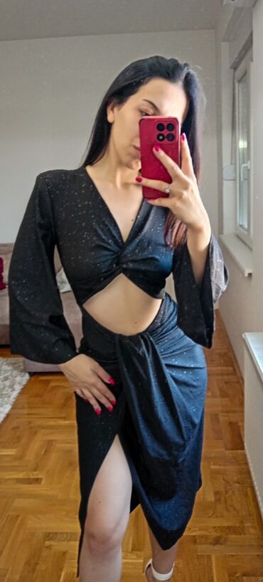 Bluze: Ženska odeća i obuća – paket S, M Sve je ili novo ili jako dobro na lalafo.rs — 24 Bluze: Ženska odeća i obuća – paket S, M Sve je ili novo ili jako dobro — 24