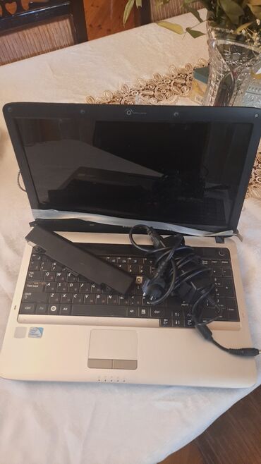 Acer: AMD A4, 12.3 "