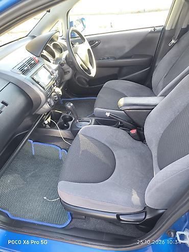 хонда фит центр: Honda Fit: 2004 г., 1.3 л, Вариатор, Бензин, Хэтчбэк — 9